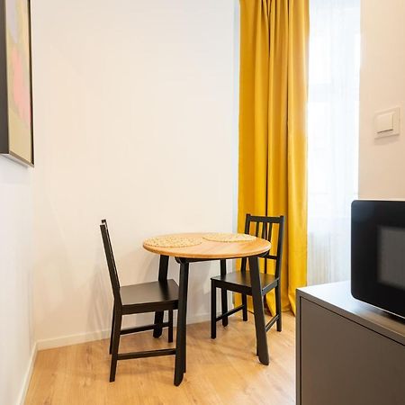 Elegant Very Berry Studios In Poznan Center By Noclegi Renters Buitenkant foto