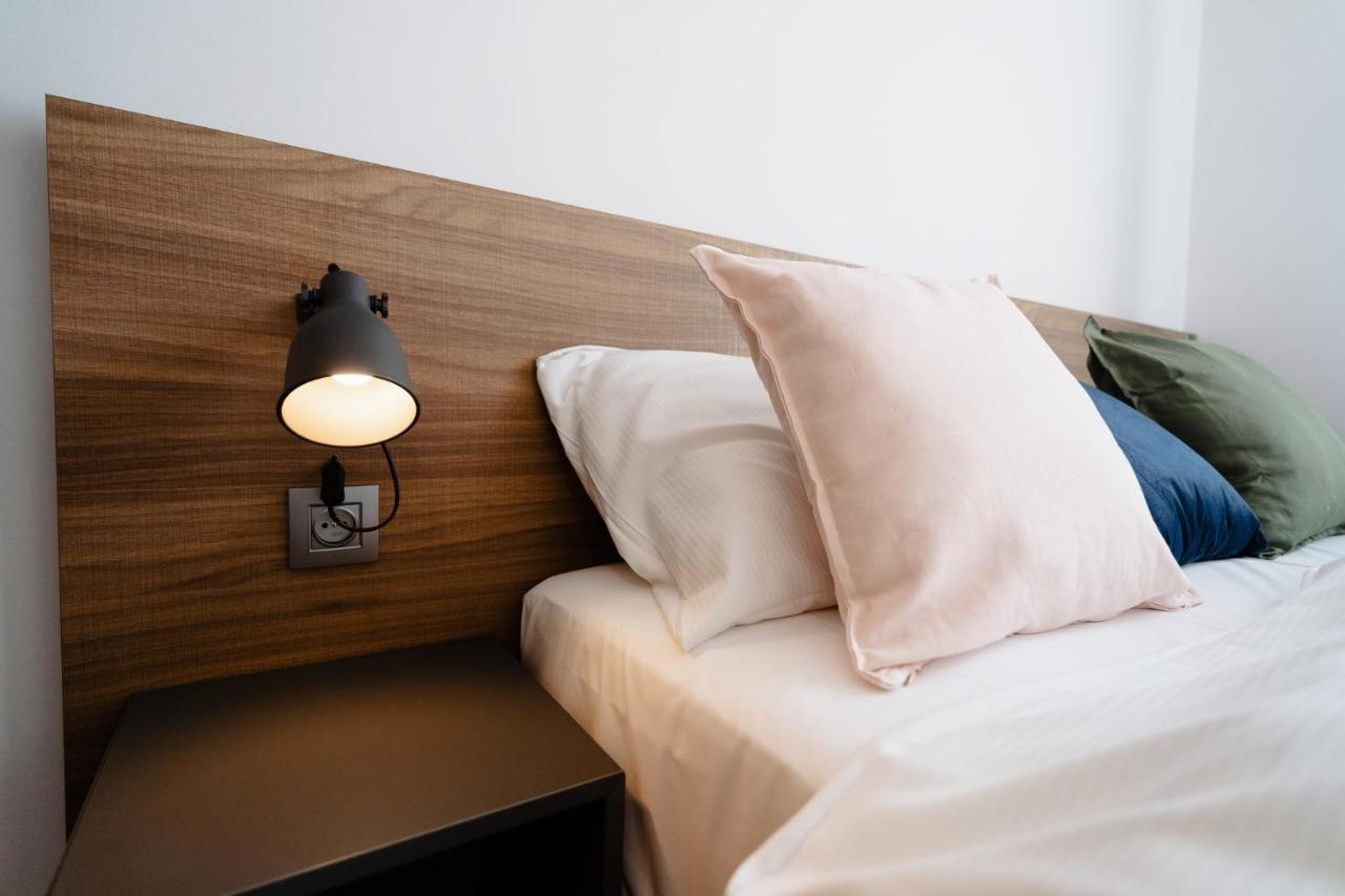 Elegant Very Berry Studios In Poznan Center By Noclegi Renters Buitenkant foto