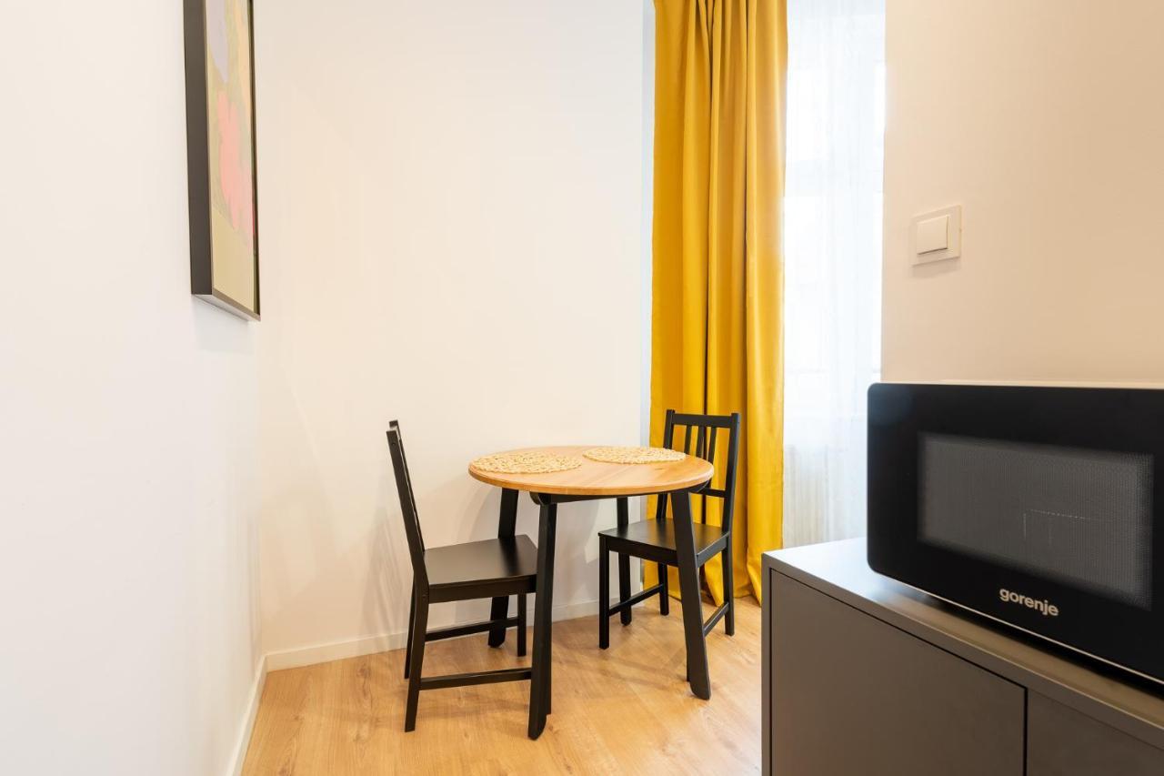 Elegant Very Berry Studios In Poznan Center By Noclegi Renters Buitenkant foto