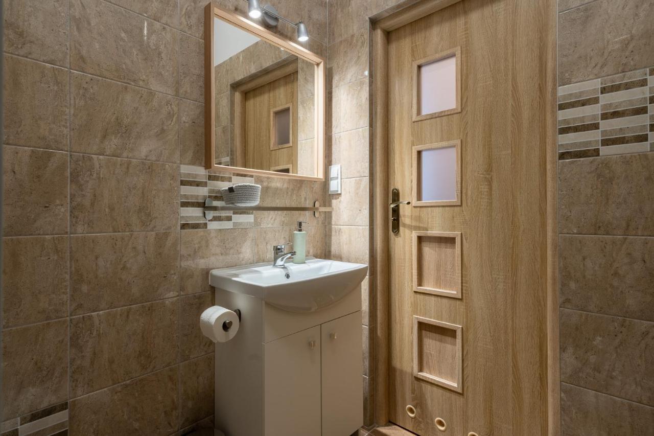 Elegant Very Berry Studios In Poznan Center By Noclegi Renters Buitenkant foto