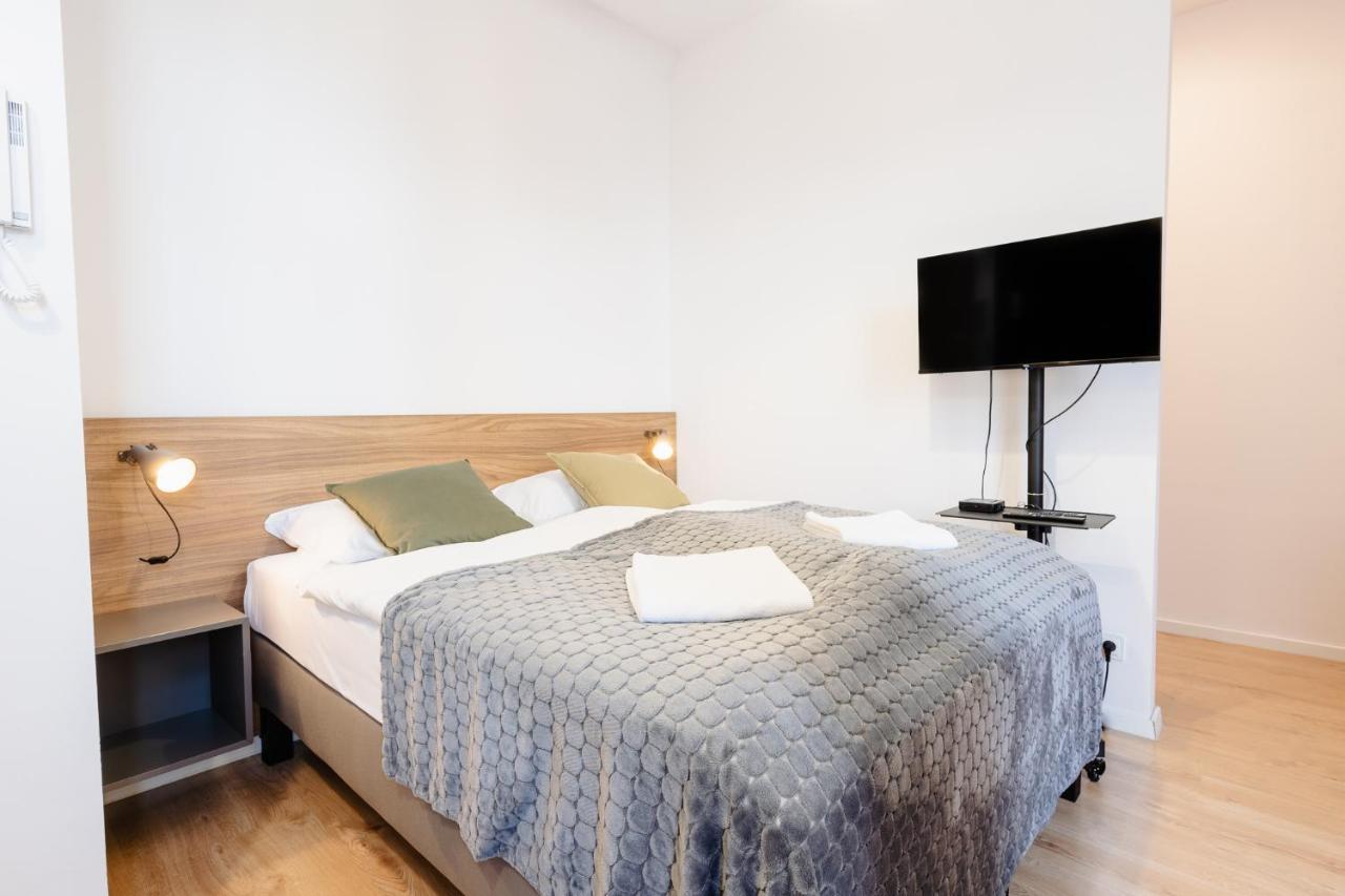 Elegant Very Berry Studios In Poznan Center By Noclegi Renters Buitenkant foto