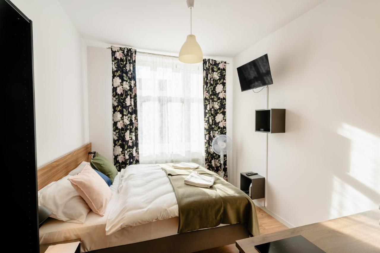 Elegant Very Berry Studios In Poznan Center By Noclegi Renters Buitenkant foto