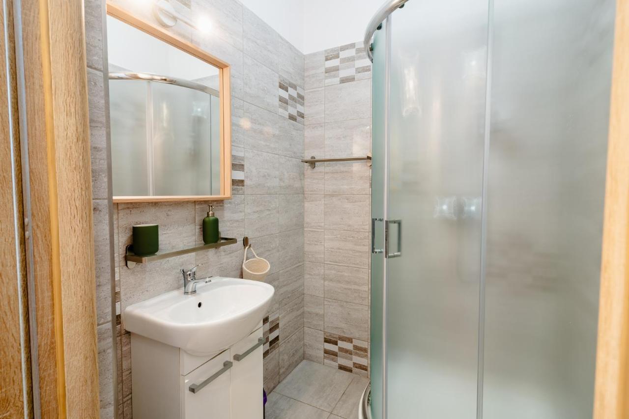Elegant Very Berry Studios In Poznan Center By Noclegi Renters Buitenkant foto